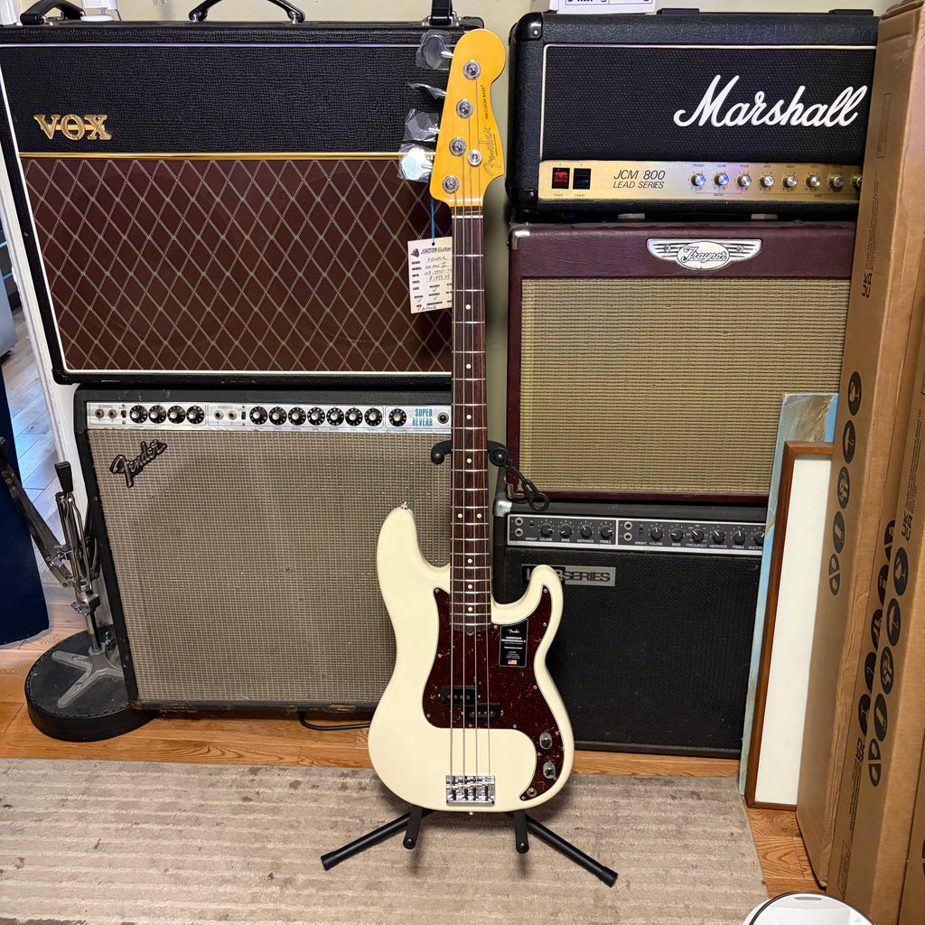 Fender American Professional II Precision Bass, Rosewood Fingerboard, Olympic White  B-Stock