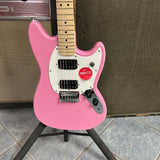 Squier Sonic Mustang HH, Maple Fingerboard, White Pickguard, Flash Pink